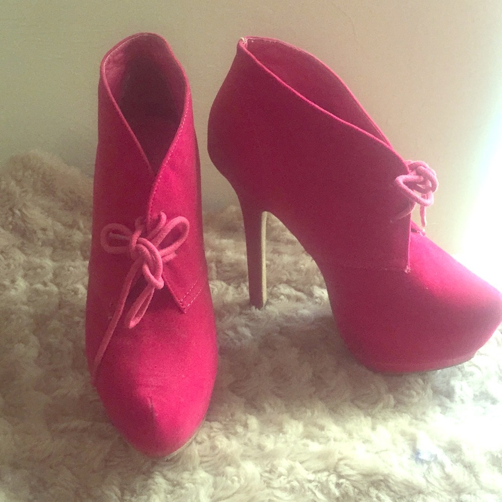 Fiushia booties size 7
